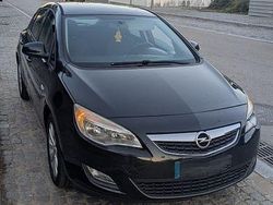 Usado 2012 Opel Astra Sedan | € 8.000 (Caro)