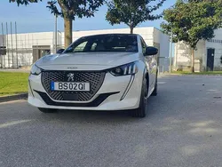 Branco Usado 2021 Peugeot e-208 Citadino | € 19.990 (Preço justo)