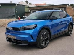 Azul Novo 2025 Ford Capri Premium SUV | € 48.500