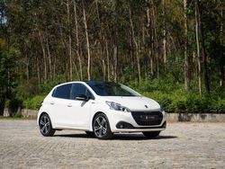 Branco Usado 2018 Peugeot 208 GT-line Citadino | € 10.990 (Preço justo)