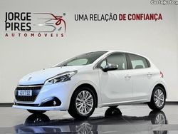 Branco Usado 2018 Peugeot 208 Allure Citadino | € 13.990 (Caro)