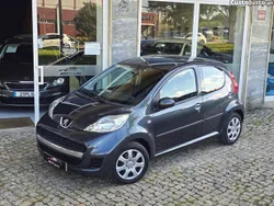 Cinza Usado 2011 Peugeot 107 Style Citadino | € 6.450 (Preço justo)