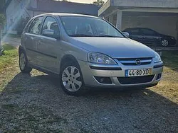 Usado 2004 Opel Corsa Enjoy Sedan | € 2.500 (Bom preço)