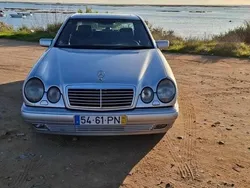 Cinzento Usado 1998 Mercedes E300 Sedan | € 6.950