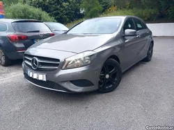 Cinza Usado 2015 Mercedes A180 Urban Citadino | € 14.500 (Preço justo)