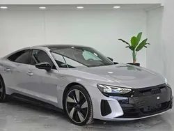 Cinzento Usado 2021 Audi e-tron GT quattro Sedan | € 63.990