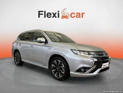 Cinza Usado 2018 Mitsubishi Outlander P-HEV Intense SUV | € 18.880 (Preço justo)