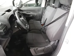 Branco Usado 2023 Citroën Berlingo Shine Monovolume | € 16.990 (Preço justo)