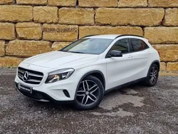 Branco Usado 2015 Mercedes GLA180 Urban SUV | € 19.950 (Preço justo)