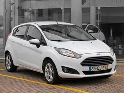 Branco Usado 2015 Ford Fiesta Trend Citadino | € 9.990 (Preço justo)