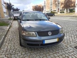 Cinzento Usado 2000 VW Passat Sedan | € 1.900 (Bom preço)