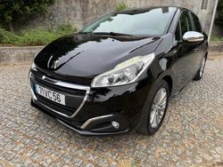 Preto Usado 2018 Peugeot 208 Citadino | € 9.600 (Preço justo)