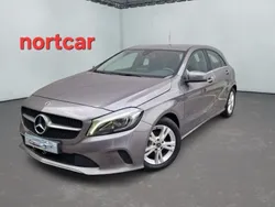 Cinza Usado 2017 Mercedes A180 Style | € 18.800 (Preço justo)