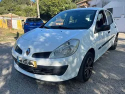 Usado 2006 Renault Clio II Authentique Sedan | € 3.450 (Preço justo)