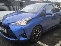 Azul Usado 2019 Toyota Yaris Hybrid Comfort | € 18.000 (Preço justo)
