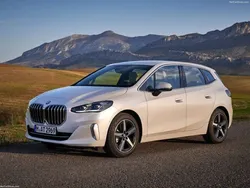 Cinzento Usado 2023 BMW 230e Active Tourer Monovolume | € 43.350