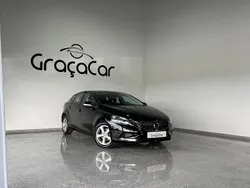 Preto Usado 2018 Volvo V40 Momentum Carrinha | € 15.900 (Preço justo)