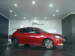 Vermelho Usado 2023 Peugeot 208 Allure Citadino | € 26.500