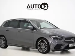 Cinza Usado 2023 Mercedes B200 AMG line Monovolume | € 33.990