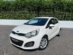 Branco Usado 2015 Kia Rio Van | € 3.990