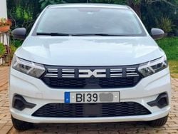 Branco Usado 2024 Dacia Sandero Essentiel Citadino | € 16.150 (Bom preço)