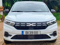 Branco Usado 2024 Dacia Sandero Essentiel Citadino | € 16.150 (Bom preço)