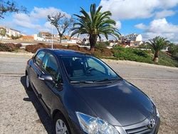 Cinzento Usado 2012 Toyota Auris Citadino | € 9.800 (Preço elevado)