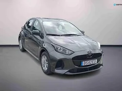 Cinzento Usado 2025 Mazda 2 Center-Line Citadino | € 24.900 (Preço justo)