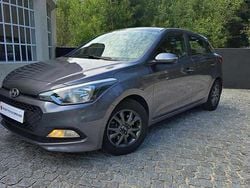 Cinzento Usado 2017 Hyundai i20 Coupé | € 10.750 (Preço justo)