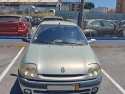 Cinzento Usado 2000 Renault Clio II Citadino | € 1.550 (Preço justo)