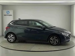 Cinzento Usado 2024 Hyundai i20 Comfort Citadino | € 17.490 (Preço justo)