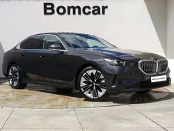 Cinzento Usado 2023 BMW 520 Comfort Edition Sedan | € 62.900 (Caro)