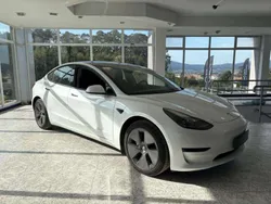 Branco Usado 2022 Tesla Model 3 Sedan | € 28.750 (Bom preço)