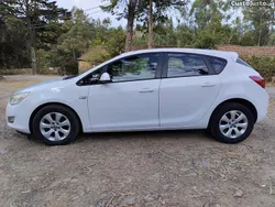 Branco Usado 2015 Opel Astra Selection Citadino | € 8.950 (Preço justo)