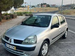 Usado 2005 Renault Clio II Sedan | € 2.900 (Preço justo)
