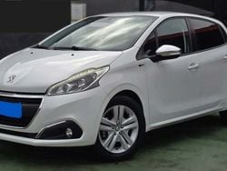 Branco Usado 2016 Peugeot 208 Citadino | € 10.900 (Preço justo)