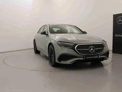 Cinzento Novo 2025 Mercedes E300 Sedan | € 85.990