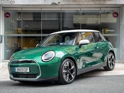 Verde Usado 2024 Mini Cooper Favoured Citadino | € 35.900