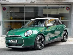 Verde Usado 2024 Mini Cooper Favoured Citadino | € 35.900