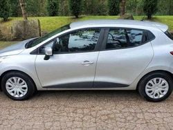 Cinzento Usado 2018 Renault Clio IV Zen | € 12.300 (Bom preço)