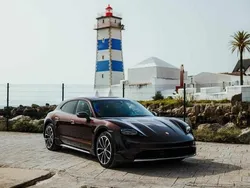 Outra Usado 2021 Porsche Taycan Sedan | € 65.000