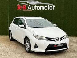 Branco Usado 2014 Toyota Auris Active Citadino | € 10.900 (Preço elevado)