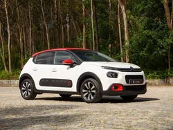 Branco Usado 2018 Citroën C3 PureTech Citadino | € 10.990 (Preço justo)