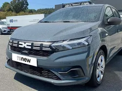 Cinzento Usado 2024 Dacia Sandero Essentiel Citadino | € 16.990 (Preço justo)