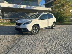 Branco Usado 2018 Peugeot 2008 Style SUV | € 18.000