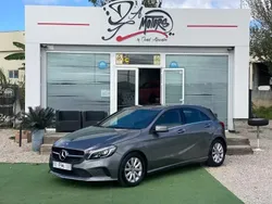 Cinzento Usado 2016 Mercedes A180 Urban Citadino | € 23.900