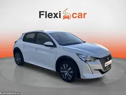 Branco Usado 2020 Peugeot e-208 Active Citadino | € 14.390 (Preço justo)