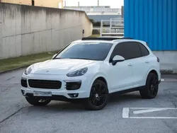 Branco pérola Usado 2017 Porsche Cayenne Platinum Edition SUV | € 55.000 (Caro)