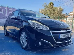 Preto Usado 2018 Peugeot 208 Style Citadino | € 12.000 (Preço justo)