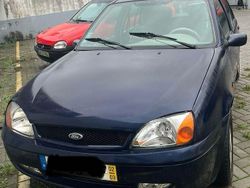 Usado 2002 Ford Fiesta Sedan | € 1.200